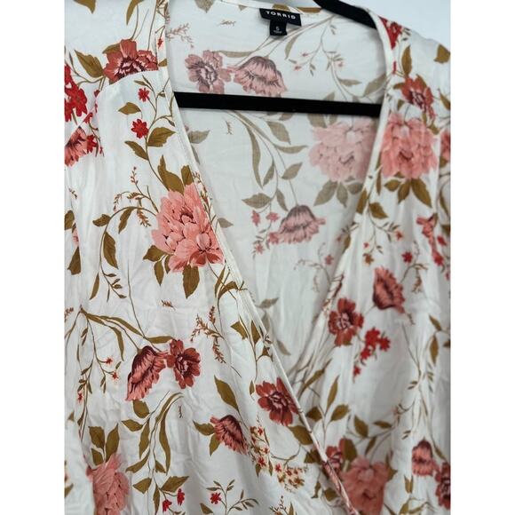 Torrid Babydoll Challis Kimono Sleeve Top Floral Size 5 5x Feminine Flowy V Neck - Picture 3 of 8